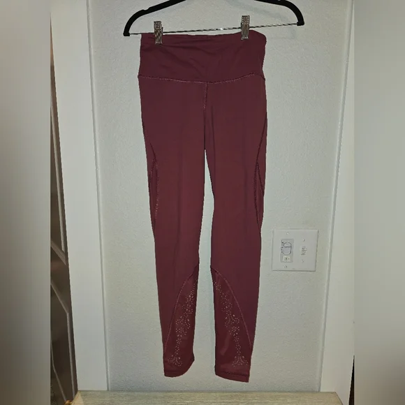 Victoria Secret Knockout Leggings Size Small - Picture 3 of 4